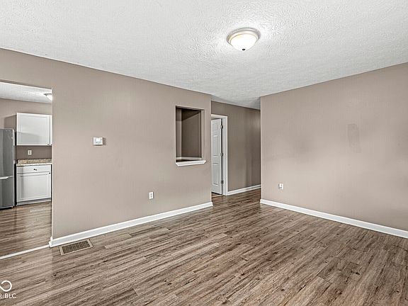 2nd image of 4716 Rosslyn Ave