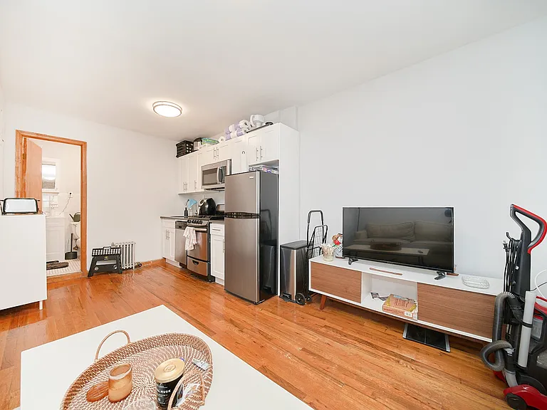 456 9th Ave #6 — Photo 4