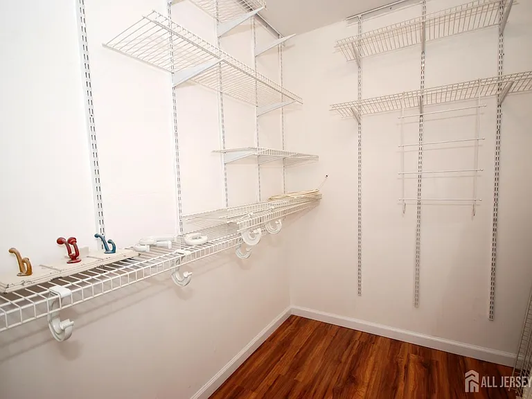 1 Wellington Ct — Photo 17