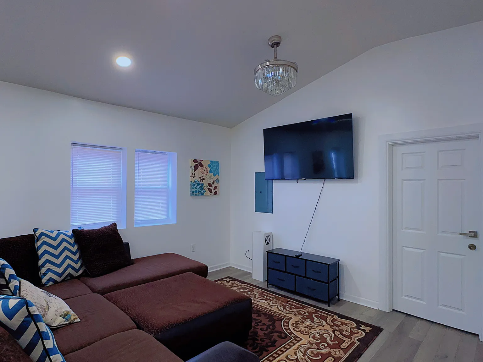 2 bed, 1300 sqft, $2,200 — Photo 4