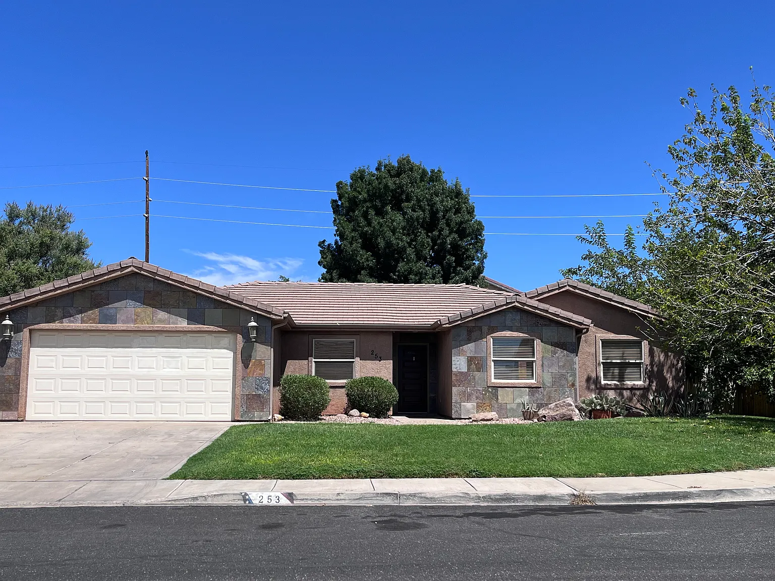 4 bed, 1807 sqft, $2,275 — Photo 1