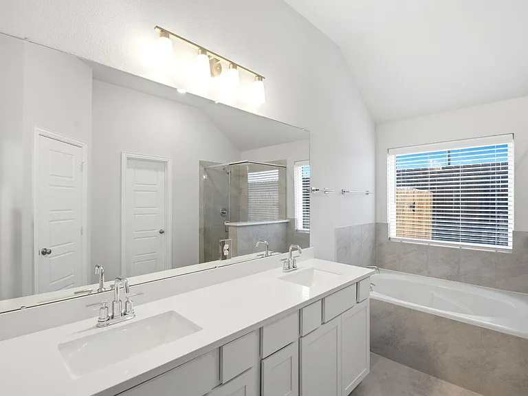 2106 Villa Flora Ln — Photo 29