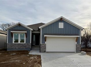 1153 SW Whitby Dr, Lees Summit, MO 64083