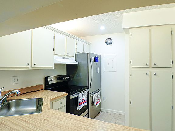 5th image of 4701 Lakeside Club Blvd APT 18
