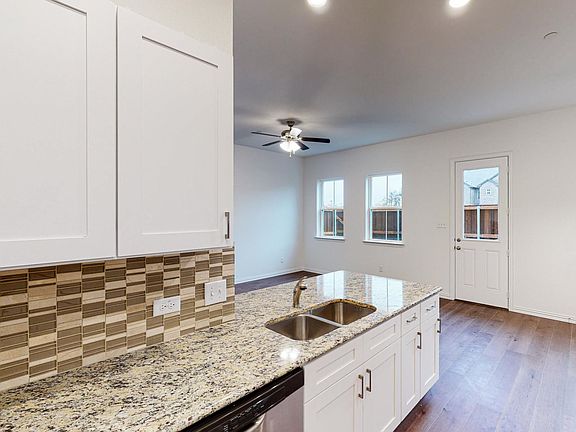 5th image of 2411 Acorn Ct