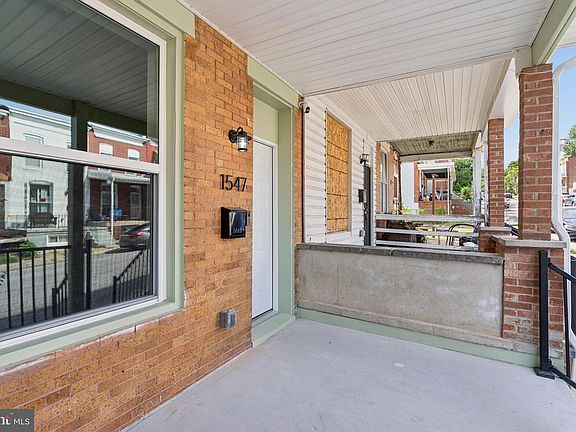 3rd image of 1547 Carswell St