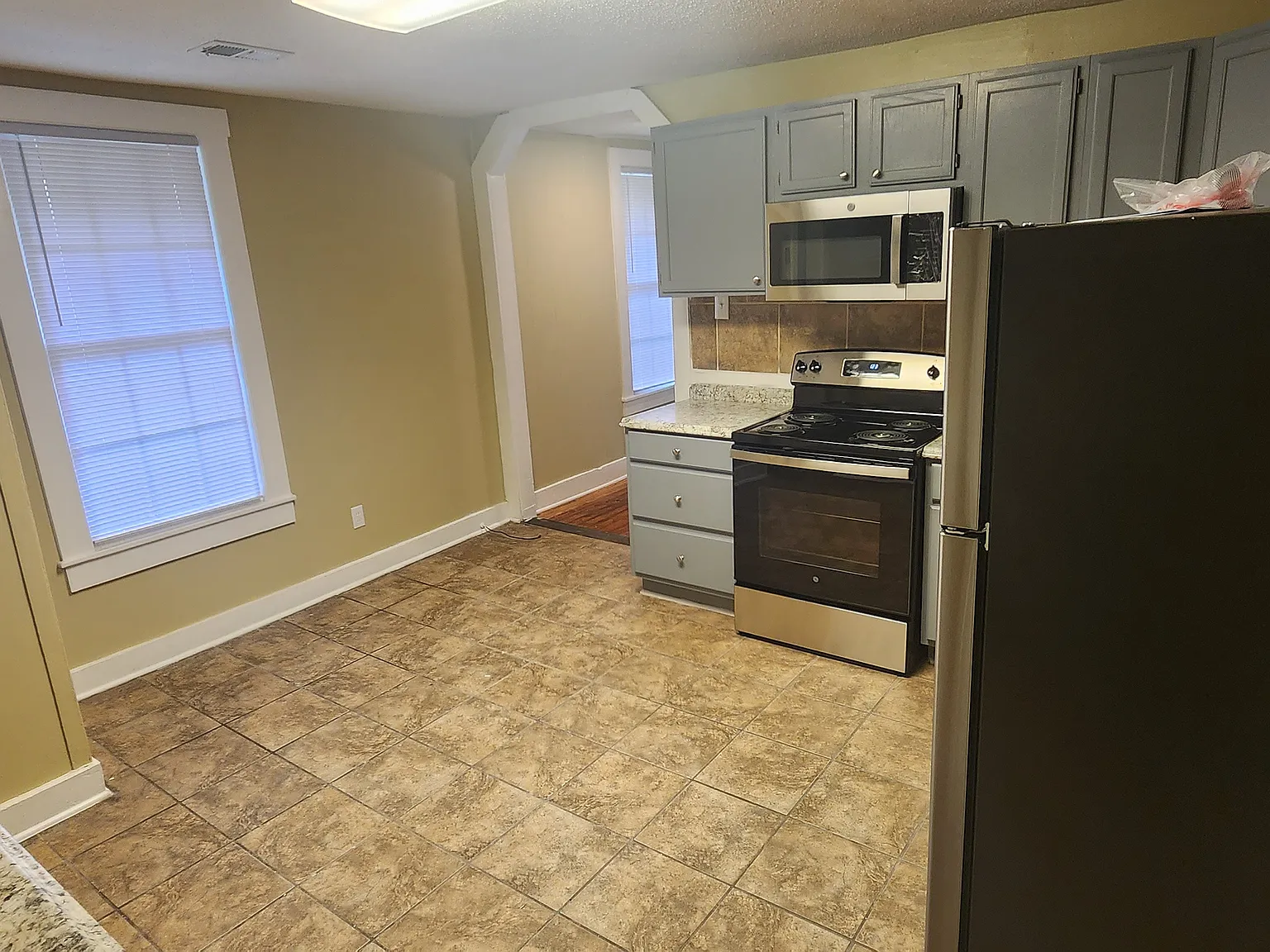 2 bed, 850 sqft, $1,500 — Photo 1