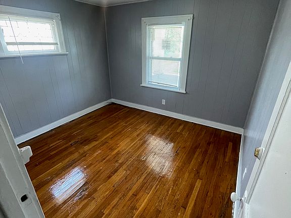 4th image of 9917 Manor Ave #2