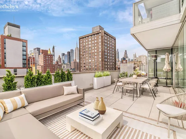 300 East 23rd Street 14C image 2 of 11