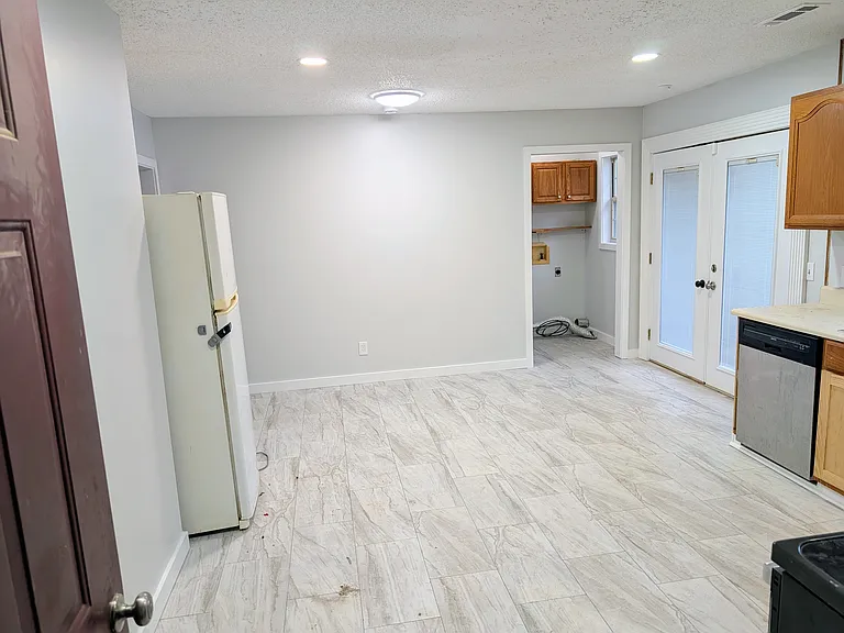 130 Hillside Dr — Photo 6
