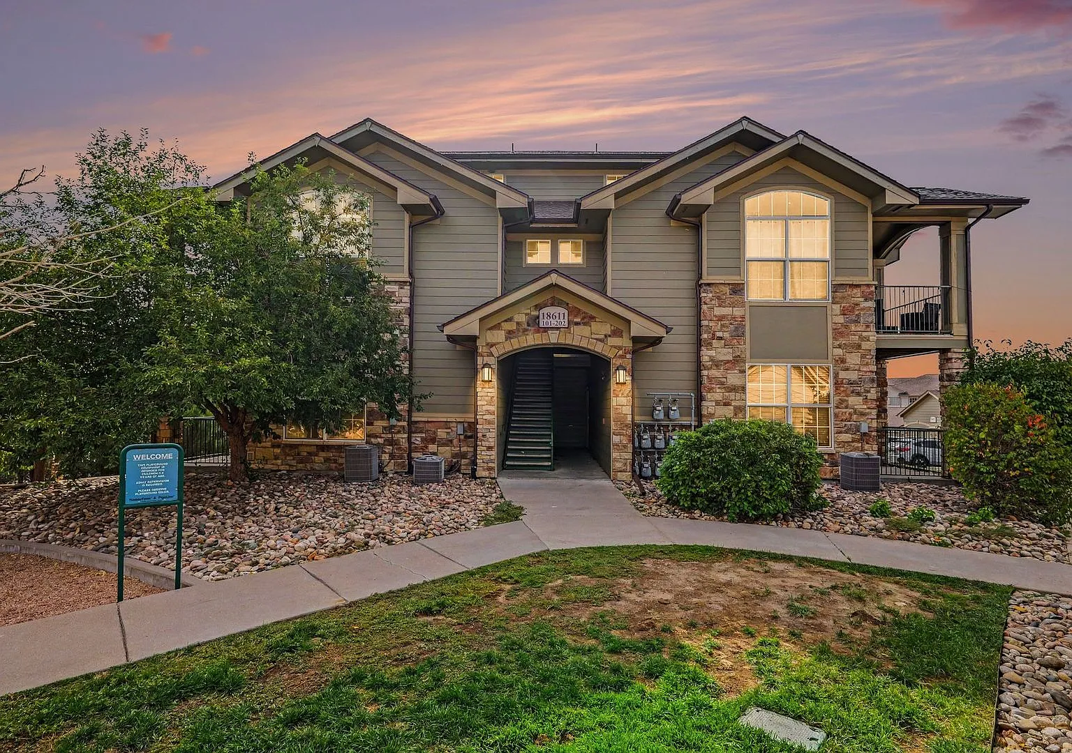 Available NOW! 2 Bedroom 1 Bath Beautiful Condo in Parker! — Photo 1