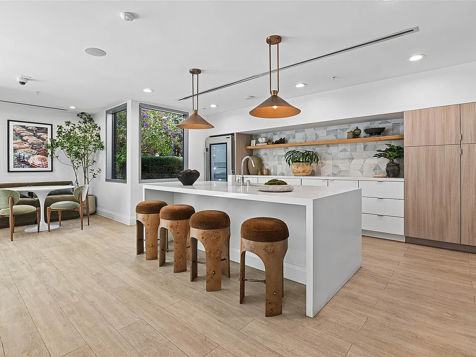 Runway Playa Vista — Photo 1