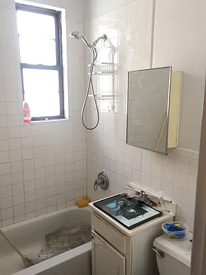 Rented by Metroline Realty | media 36