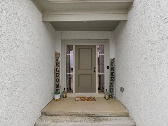 2nd image of 4015 NE Sagamore Dr