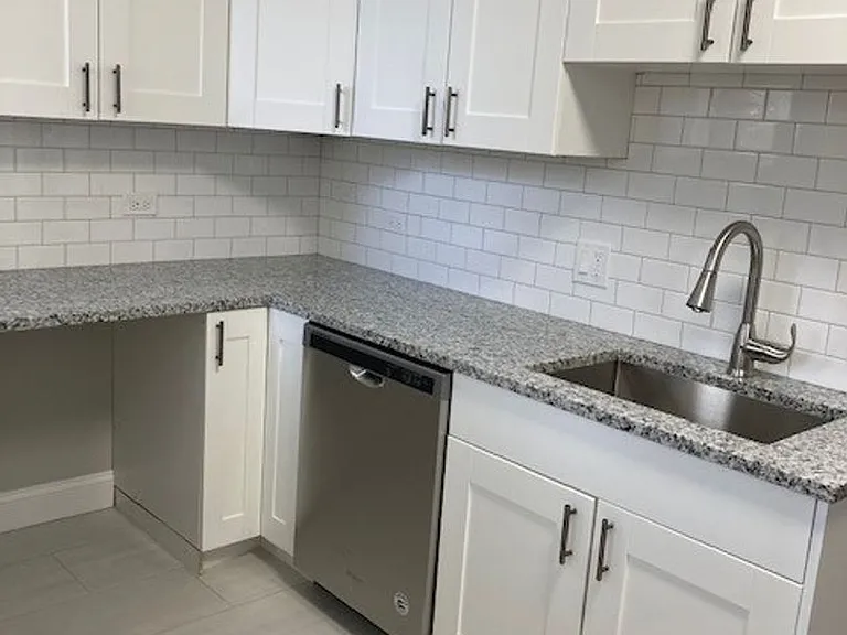 1332 34 W Granville 6206 #10 — Photo 12