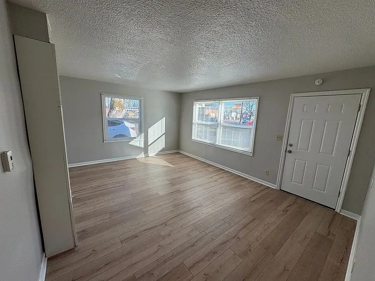 905-929 13th St SE — Photo 5