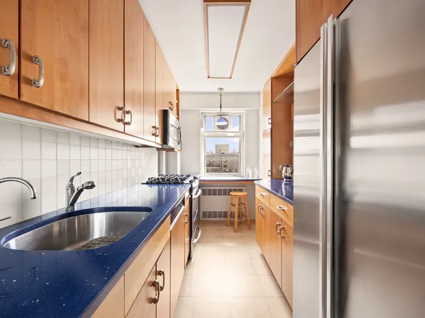 70 East 10th Street image 11 of 21