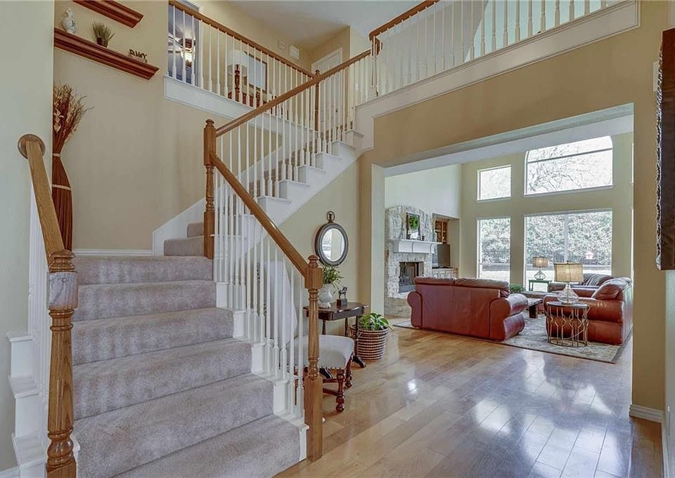 1st image of 112 Lakehill Dr
