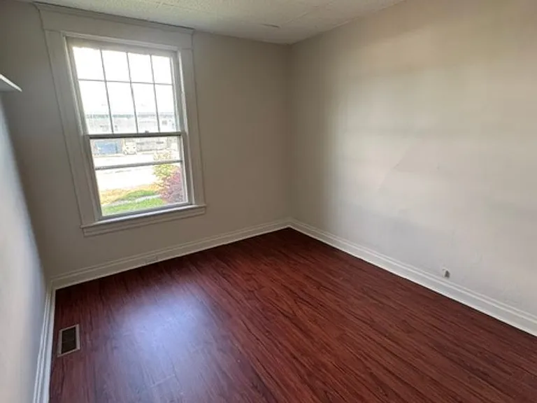 704 Davis St — Photo 6