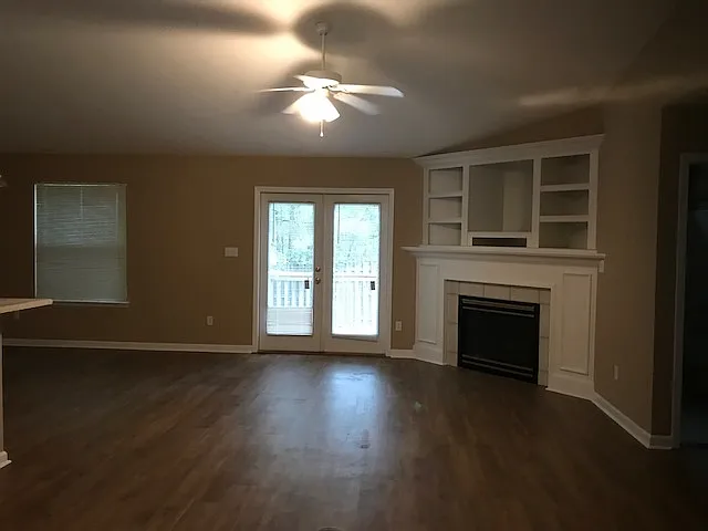 2810 Dumont Dr — Photo 3