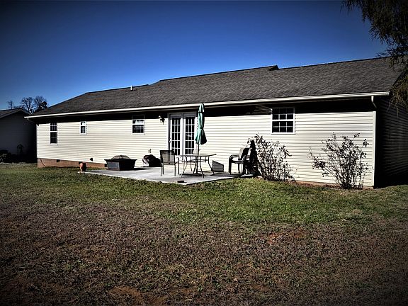 3rd image of 555 Altina Cir