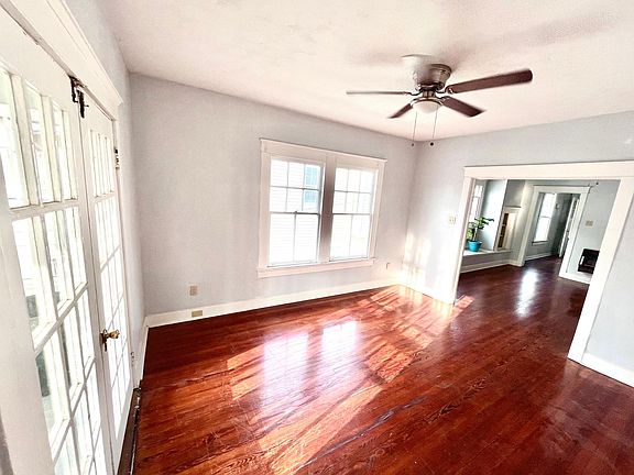 2nd image of 2133 Robert St