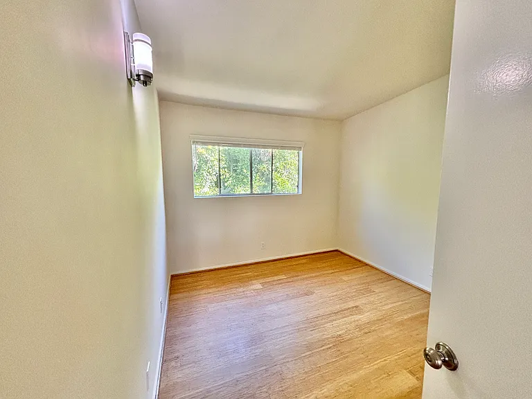 111-13 W Junipero St #F — Photo 6