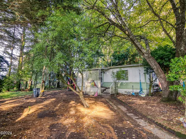 1445 S Crestline Dr, Waldport, OR 97394