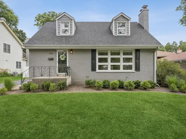 212 N Jackson Rd, Clarendon Hills, IL 60514