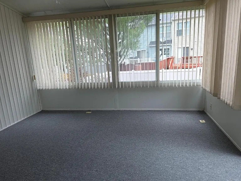 218 Eisenhower Ct — Photo 8