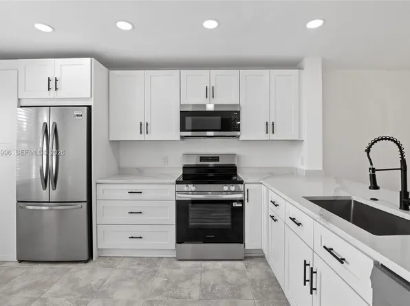 12601 SW 13th St APT 411G, Hollywood, FL 33027