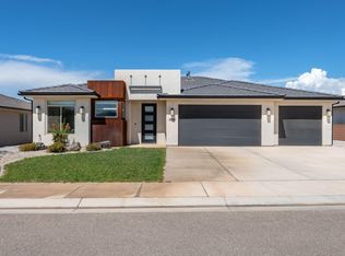 3041 E Fuchsia Dr, Saint George, UT 84790