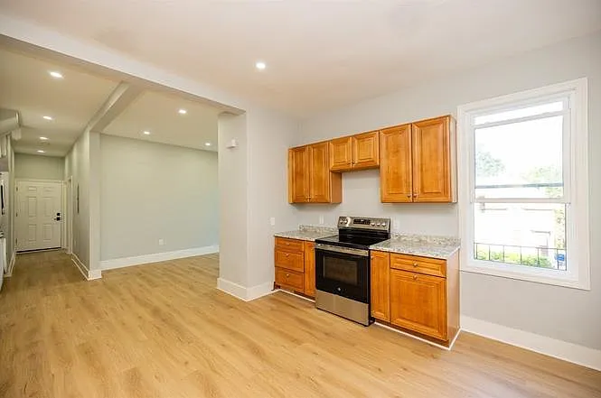 3 bed, 1200 sqft, $3,700 — Photo 3