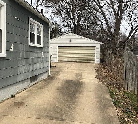 5th image of 68 Bradley St