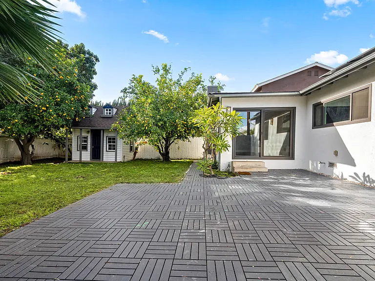 14034 Valerio St — Photo 38
