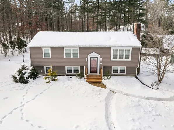 143 Plymouth St, Pembroke, MA 02359