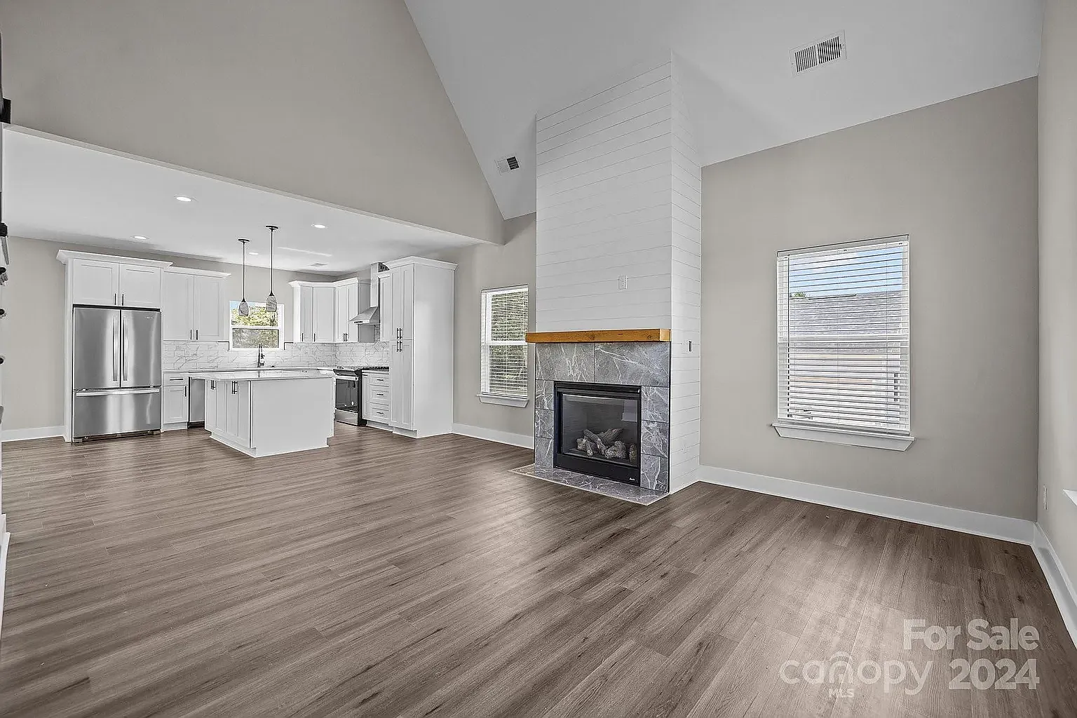 4 bed, 2570 sqft, $3,100 — Photo 4