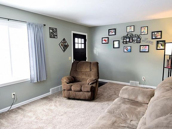 4th image of 851 N Ward Ave