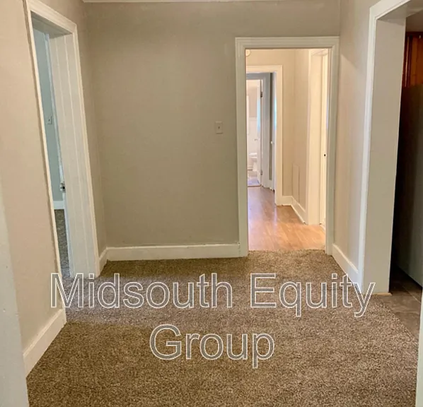 420 N McLemore Ave — Photo 5