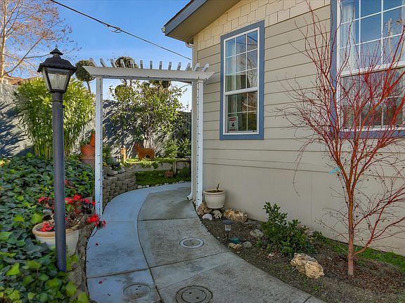 2nd image of 764 Villa Teresa Way