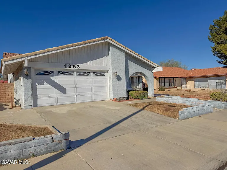 1253 Morven St — Photo 18