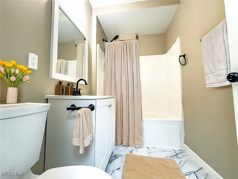 2483 E 89th St #201 — Photo 12
