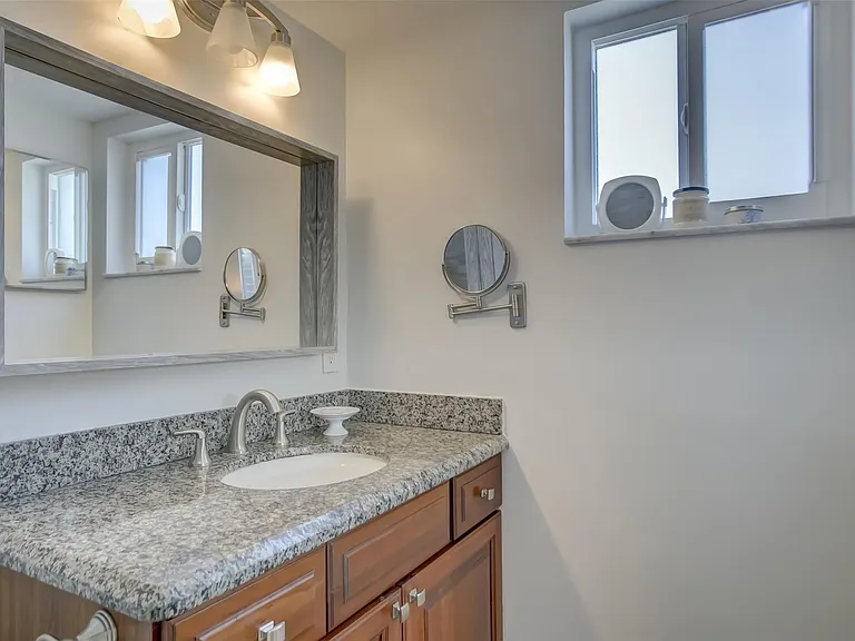1450 N Riverside Dr #101 — Photo 13