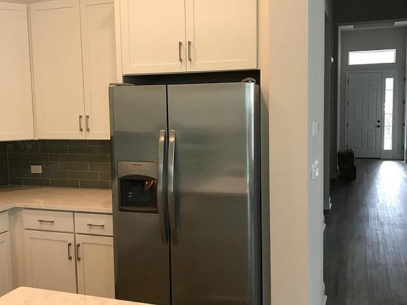 5th image of 114 Constitution Dr