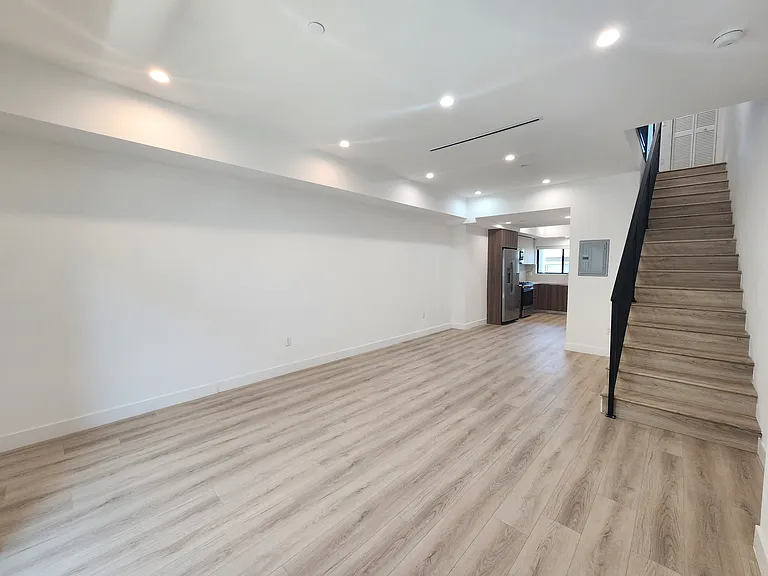 6061 Fulton Ave #6 — Photo 32