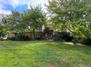 31130 Squire Ln, Farmington Hills, MI 48331