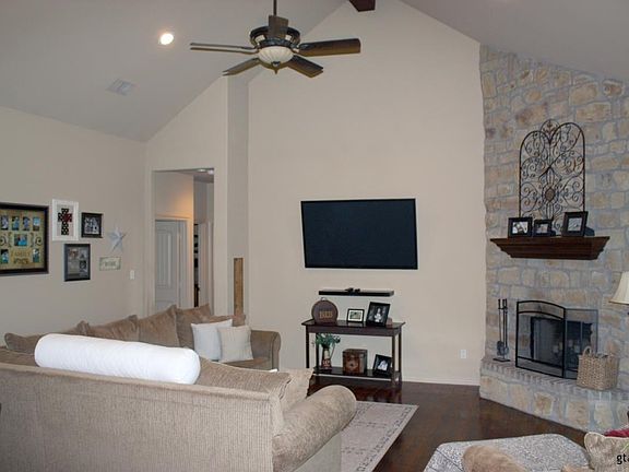3rd image of 323 Baganie Ln