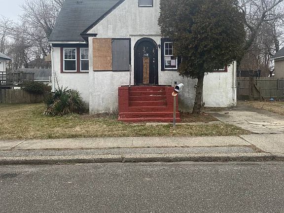 2nd image of 7 Ross Ave