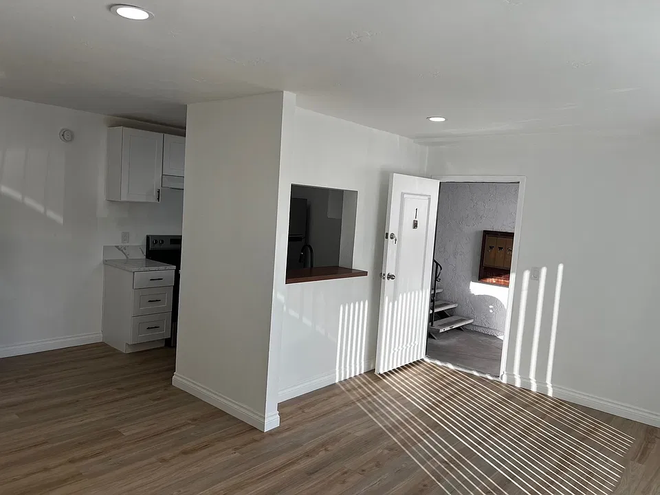 4030 Front St #1