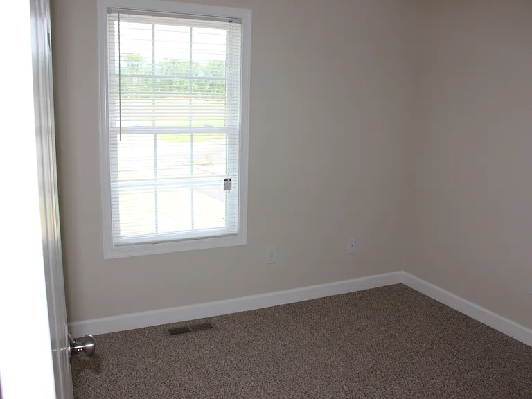 816 Carson Cir — Photo 13